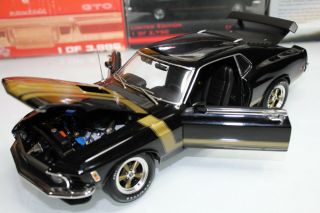 Highway 61 1:18 Scale 1970 Ford Mustang Boss 302 (black/gold) - Sku 50421