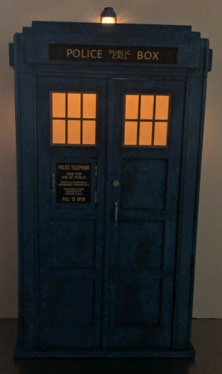 Doctor Who - Barbie - 1:6 Scale Custom TARDIS - Half Box - Real lights 5