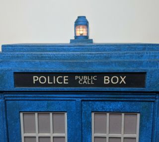 Doctor Who - Barbie - 1:6 Scale Custom TARDIS - Half Box - Real lights 7