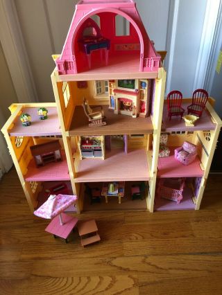 2005 Fisher Price Loving Family Doll House Victorian Style Girls Dolls Furniture