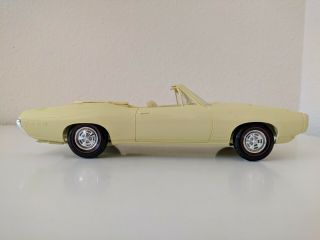 1968 Pontiac GTO Convertible 1:25 Scale Dealer Promo Model Car 4