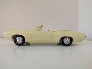 1968 Pontiac GTO Convertible 1:25 Scale Dealer Promo Model Car 5