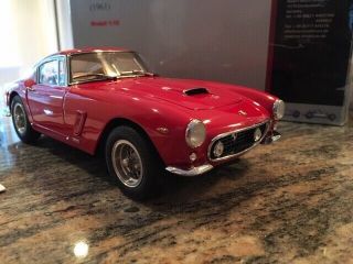 Cmc 1:18th 1961 Ferrari 250 Swb Passo Corto.  In Red.