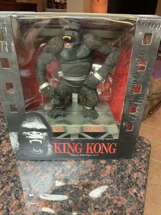 King Kong Deluxe Action Figure Box Set Mcfarlane Movie Maniacs 3 2000