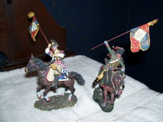 The Collectors Showcase,  2 Figurines