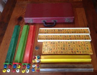 Vintage Bakelite Mah Jongg Game Set - Butterscotch - 160 Tiles 5 Racks Case