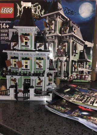 Lego 10228 Monster Fighters Haunted House,  Euc Box Manuals Minifigures See Desc