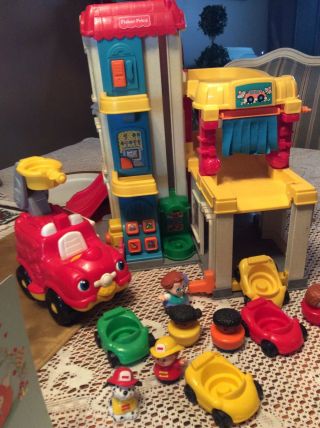 2001 Fisher Price Little People Fun Sounds Garage Town Guc