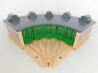 Thomas Train Wooden Railway Roundhouse Tidmouth Sheds 5 - Way Track