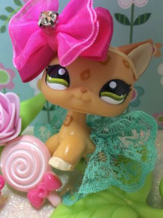 Authentic Littlest Pet Shop 1120 Orange Spotted Leopard Cat Green Eyes Outfit
