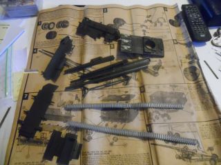 1956 Revell kit H - 523:198 (155 MM Gun and High Speed Tractor) in poor box 2