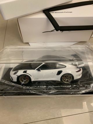 1/18 Spark Porsche 911 (991.  2) Gt3 Rs Weissach Package 2019 White W/ Display Case