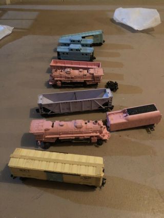 Lionel 6 - 31700 Girls 7 Piece Train Set,  Engine Smokes,  Lighted O Scale