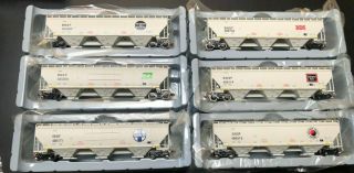Set HO ScaleTrains Rivet Counter BNSF Heritage Covered Hoppers BN,  SF,  NP, . 2