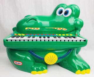 Little Tikes Crocodile Alligator Green Piano Keyboard 8 Musical Instruments Demo