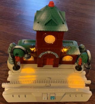 Geotrax Christmas In Toytown Train Station Ez Load Track Lights Music Wreaths