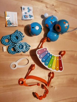 Wonder Workshop Dash & Dot Robot with accessories.  Early child learning coding. 2