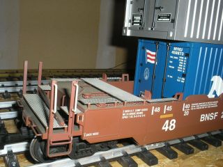 1 Pair USA Trains Intermodal Container Cars w/ Containers.  BNSF CARS 4