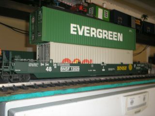 1 Pair USA Trains Intermodal Container Cars w/ Containers.  BNSF CARS 7