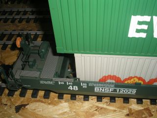 1 Pair USA Trains Intermodal Container Cars w/ Containers.  BNSF CARS 9