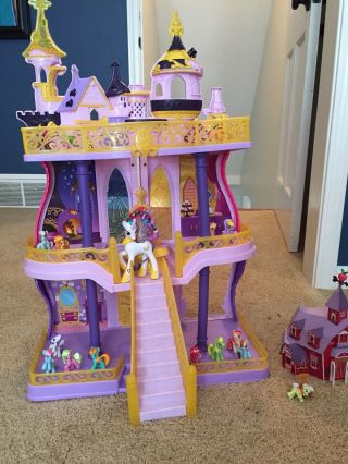 My Little Pony Castle Playset And Grannie’s Farm With Extra Figures