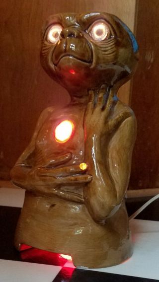 10 " Vtg E.  T.  Extra Terrestrial Ceramic Light Lamp Eyes Heart & Finger Light Up