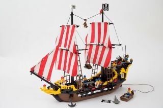 Lego 6285 Black Seas Barracuda Pirate Ship W/shooting Cannons,  Instructions,  Box