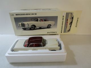 Autoart Mercedes - Benz 280 Se Coupe 1968 White W/ Red Roof Model Car 76287 Iob