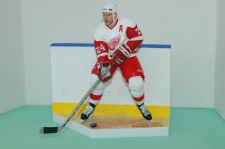 Mcfarlane Nhl 7 Chris Chelios Detroit Red Wings Hockey Figure Statue Figurine