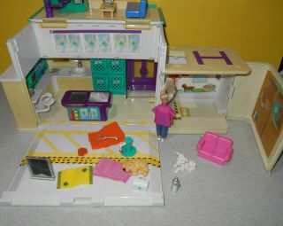 Animal Planet Rescue Vet Playset Hospital X - Ray Clinic W/ Woman Dog Figures
