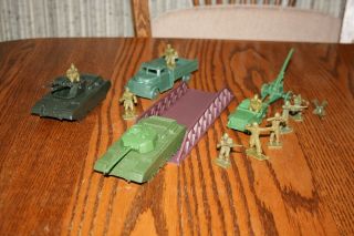 Vintage Payton Army Tank,  Truck,  Jeep,  Gun,  And Soldiers - Marx,  Mpc,  Timmee