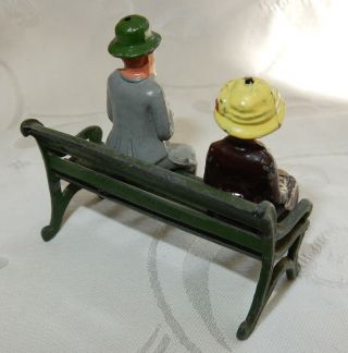BRITAINS FLORAL GARDEN COUPLE SITTING WITH BENCH 1930 ' s SERIES LEAD NR 4