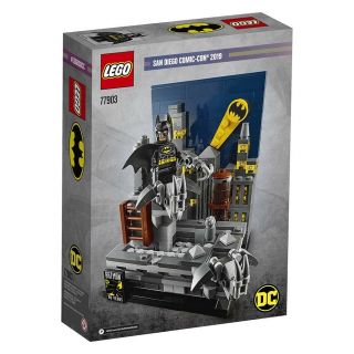 SDCC 2019 LEGO EXCLUSIVE DC BATMAN THE DARK KNIGHT OF GOTHAM CITY SET - IN HAND 2