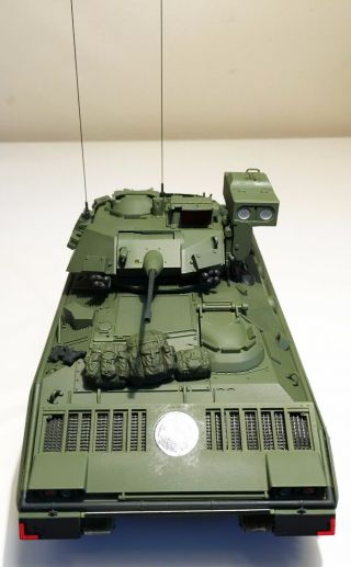 Built & Painted 1/35 U.  S M2 Bradley Infantry Fighting Vehicle