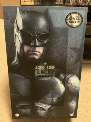 Hot Toys Mms432 Justice League Batman Tactical Batsuit 1/6 Special Opened