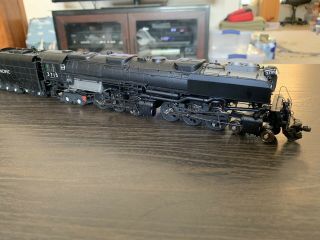Athearn Genesis Locomotive Ho Challenger 4 - 6 - 6 - 4 Union Pacific 3715 Wrong Box.