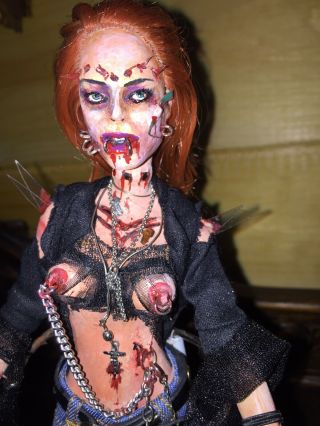 “julie” Return Of The Living Dead 3 Horror Custom 1/6 Figure By Screwy Luie.  A