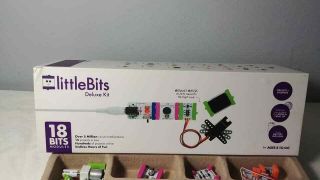 littleBits Electronics Deluxe Kit,  18 Bits,  Complete w/Instructions 2