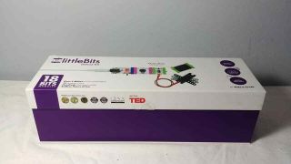 littleBits Electronics Deluxe Kit,  18 Bits,  Complete w/Instructions 4