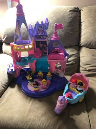 Fisher - Price Little People Disney Princess Musical Castle W/8 Figures Chariot