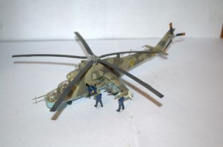 1:72 Professional Built Model Aircraft Soviet Helicopter Mil Mi - 24 Hind D