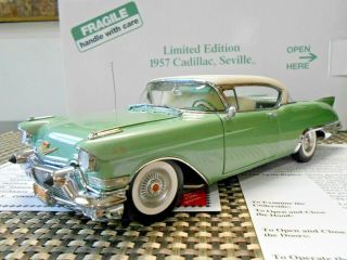 Danbury 1:24 1957 Cadillac Seville Green/white Limited Edition