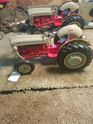 Ford 600 Toy Tractor Product Miniature
