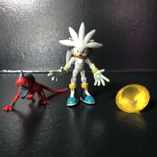 Jazwares Sonic The Hedgehog Silver & Iblis Biter 3 Inch Figure & Chaos Emerald