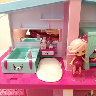 Shopkins Happy Places Mansion,  Cozy Bear Bedroom,  Party Time Kitty Chandelia 3