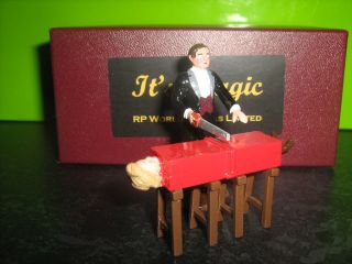 Saw A Woman In Half Magic Trick Hand Painted Figure 1/32 Scale Mib