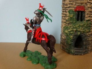 BRITAINS SWOPPET KNIGHT 1452,  MOUNTED ATTACKING WITH SWORD,  UK,  Toy Soldiers 4