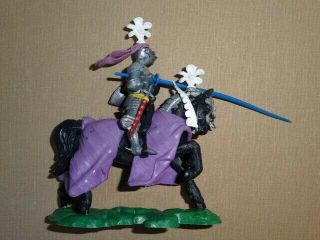 BRITAINS SWOPPET KNIGHT 1451,  MOUNTED CHARGING WITH LANCE,  UK,  Toy Soldiers 5