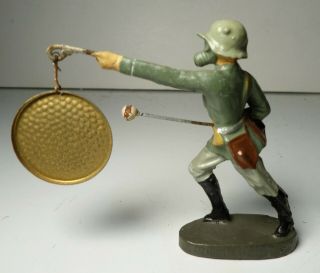 German WW 2 Lineol Elastolin - Soldier w/ Gasmask - Gas Alarm Warning 4