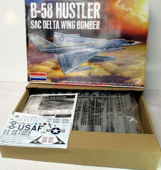 Monogram 5713 1:48 B - 58 Hustler Usaf Sac Delta Wing Bomber Kit Aircraft Oop
